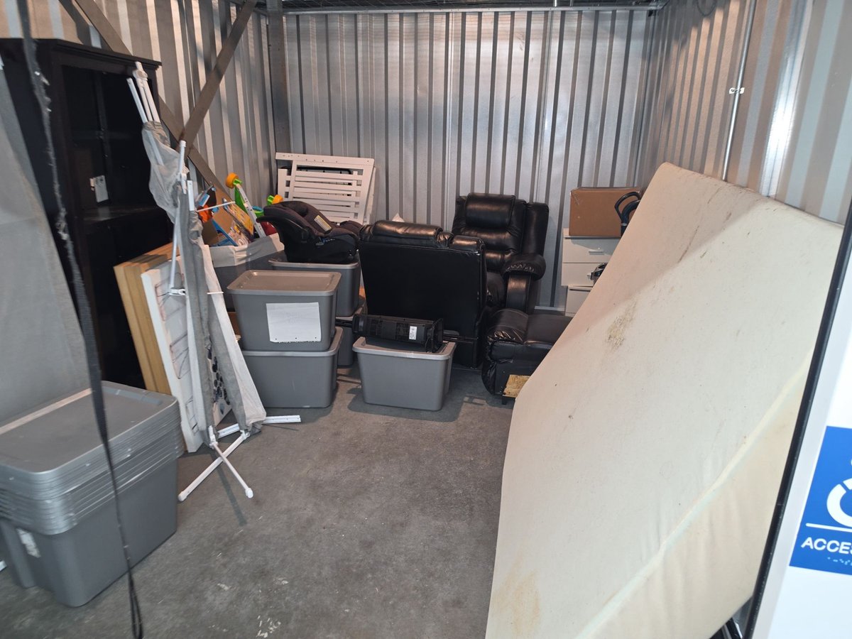 10 x 15 storage unit in Hamden, CT