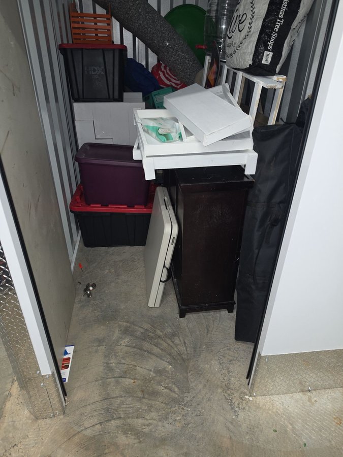 5 x 10 storage unit in Hamden, CT