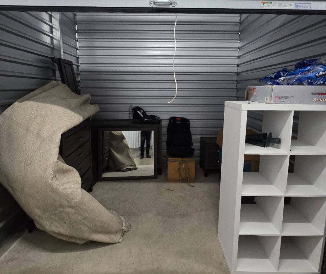 7 x 10 storage unit in Sacramento, CA