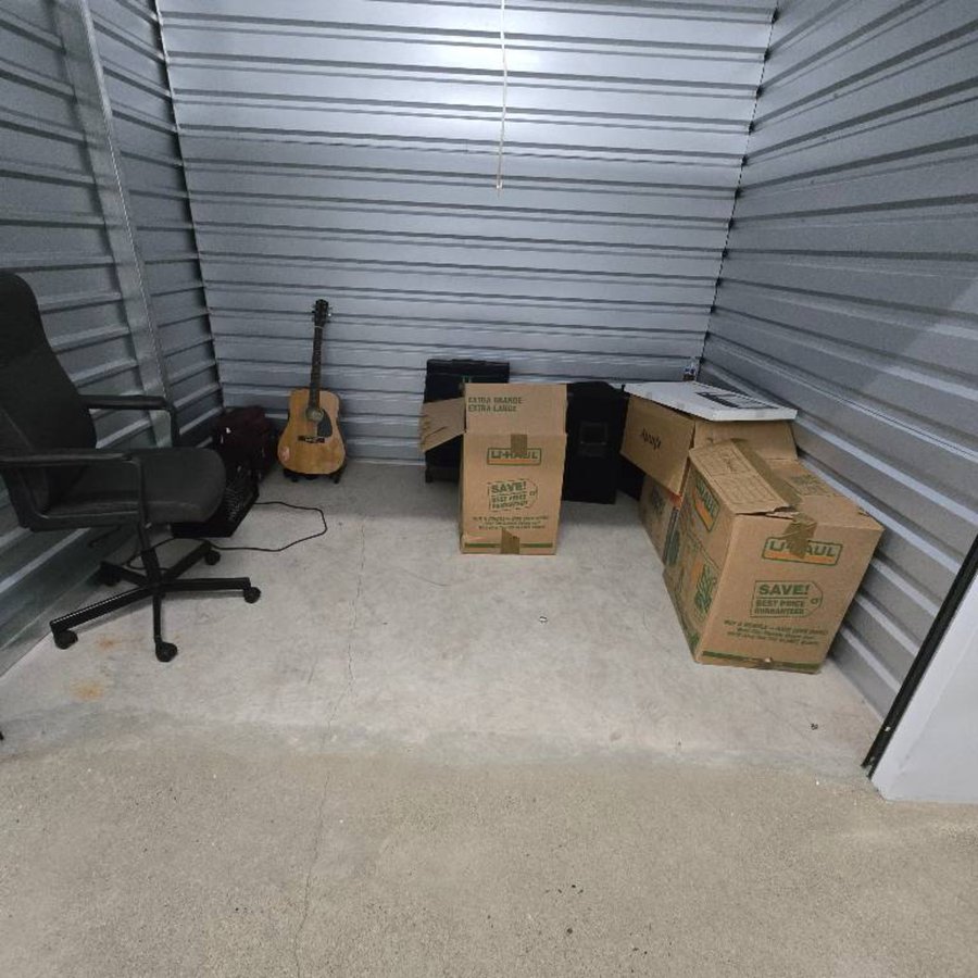 7 x 10 storage unit in Sacramento, CA