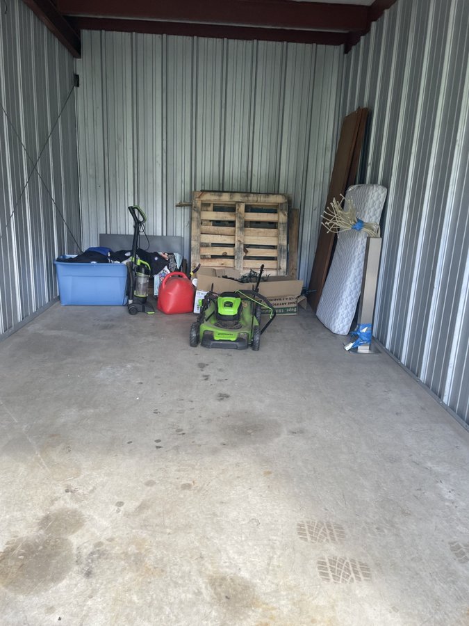 10 x 20 storage unit in North Haven, CT
