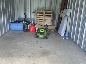 10 x 20 storage unit in North Haven, CT