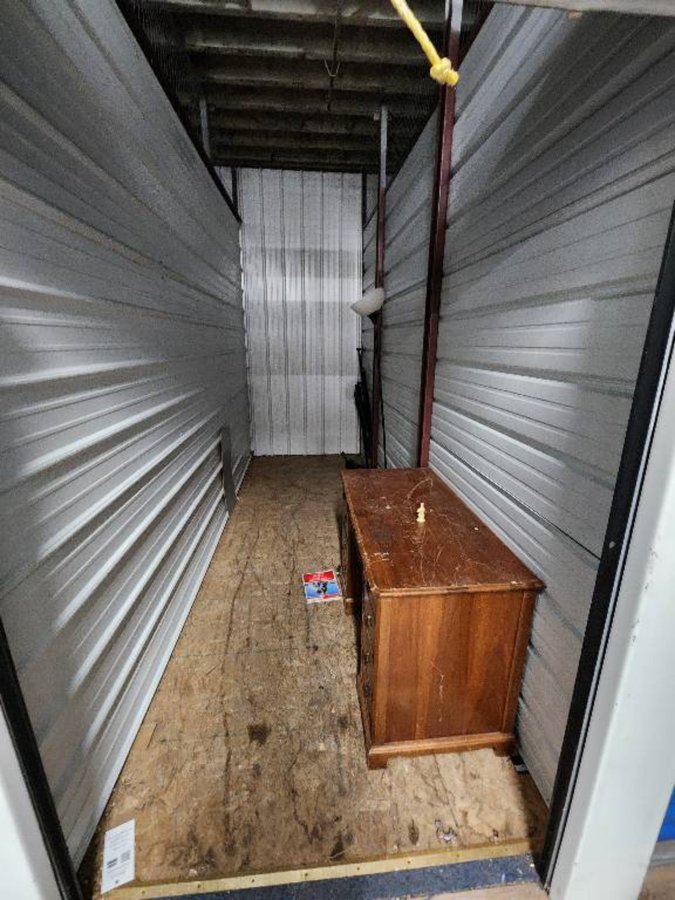 7 x 10 storage unit in Aurora, IL