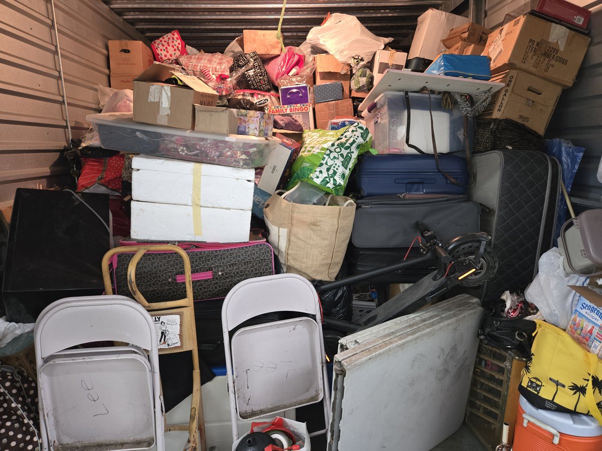 10 x 15 storage unit in North Hollywood, CA