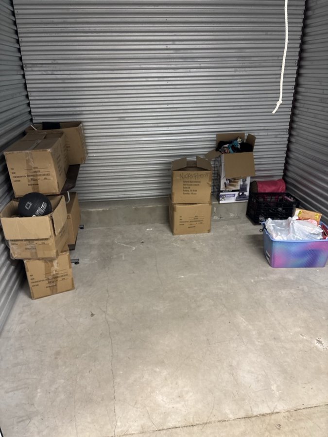 10 x 10 storage unit in Universal City, TX