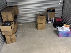 10 x 10 storage unit in Universal City, TX