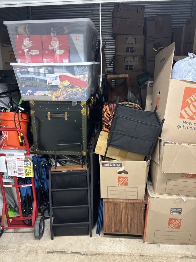 10 x 10 storage unit in Universal City, TX