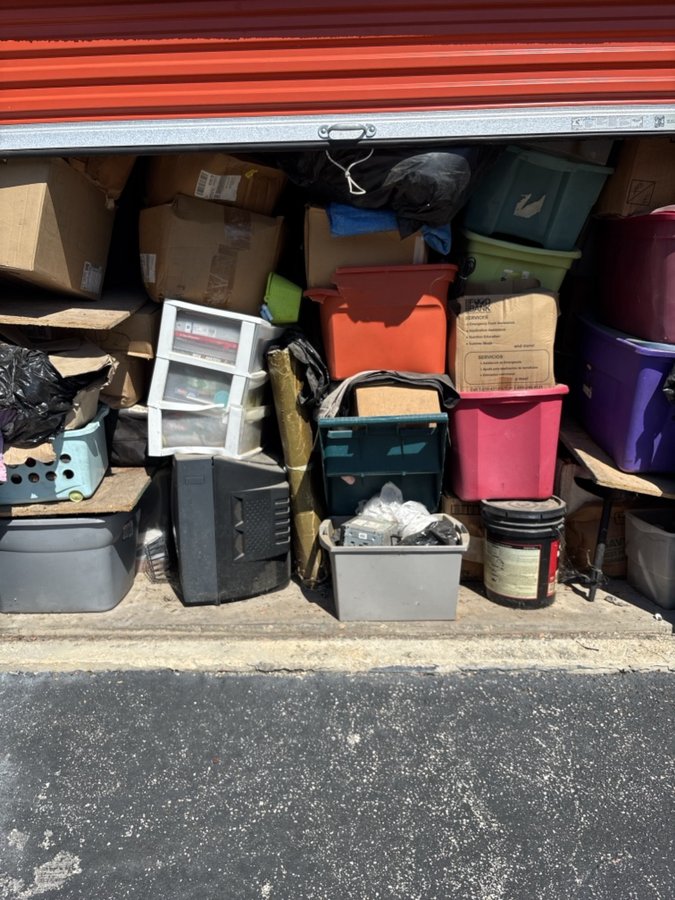 10 x 10 storage unit in Universal City, TX