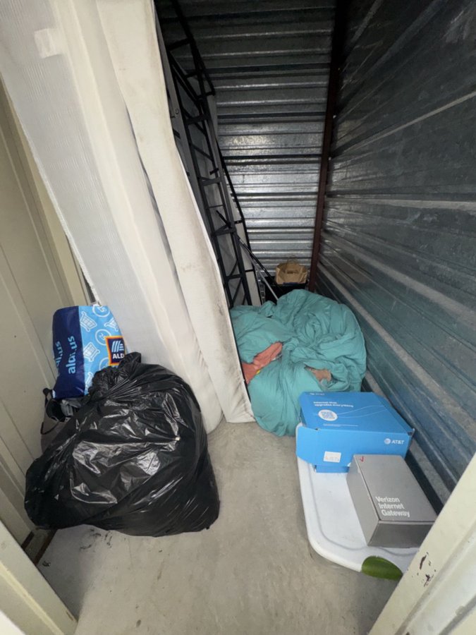 5 x 8 storage unit in Houston, TX