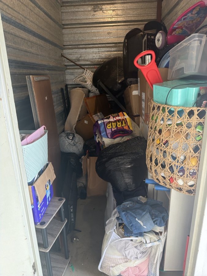 5 x 8 storage unit in Houston, TX