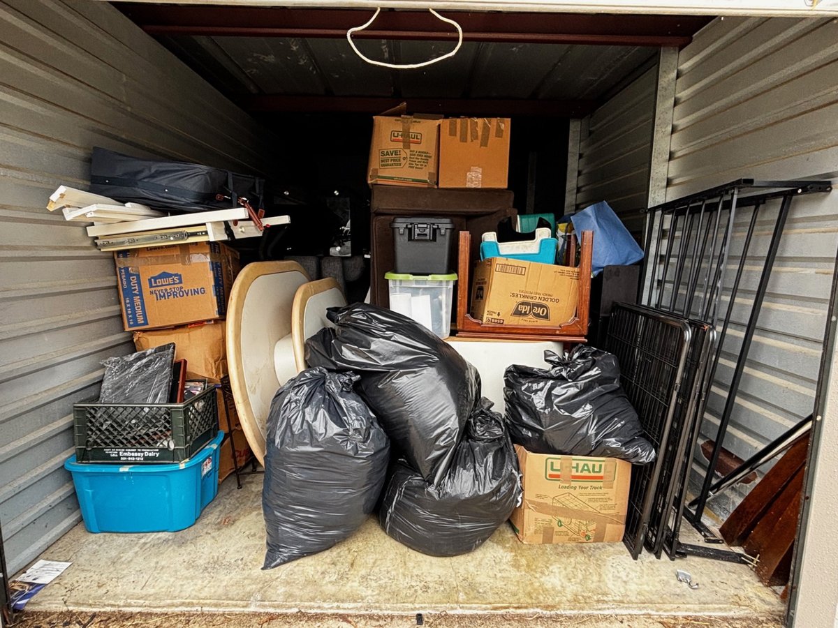10 x 20 storage unit in Waldorf, MD