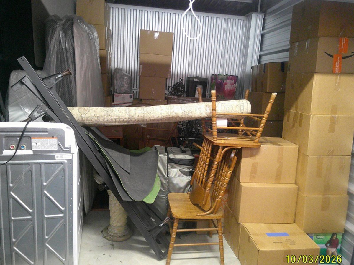 10 x 10 storage unit in Clark, NJ
