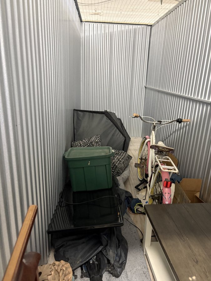 5 x 17 storage unit in Camarillo, CA