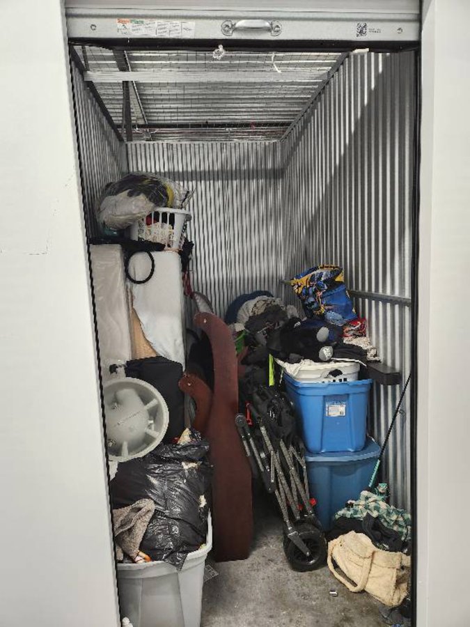 5 x 10 storage unit in Aurora, IL
