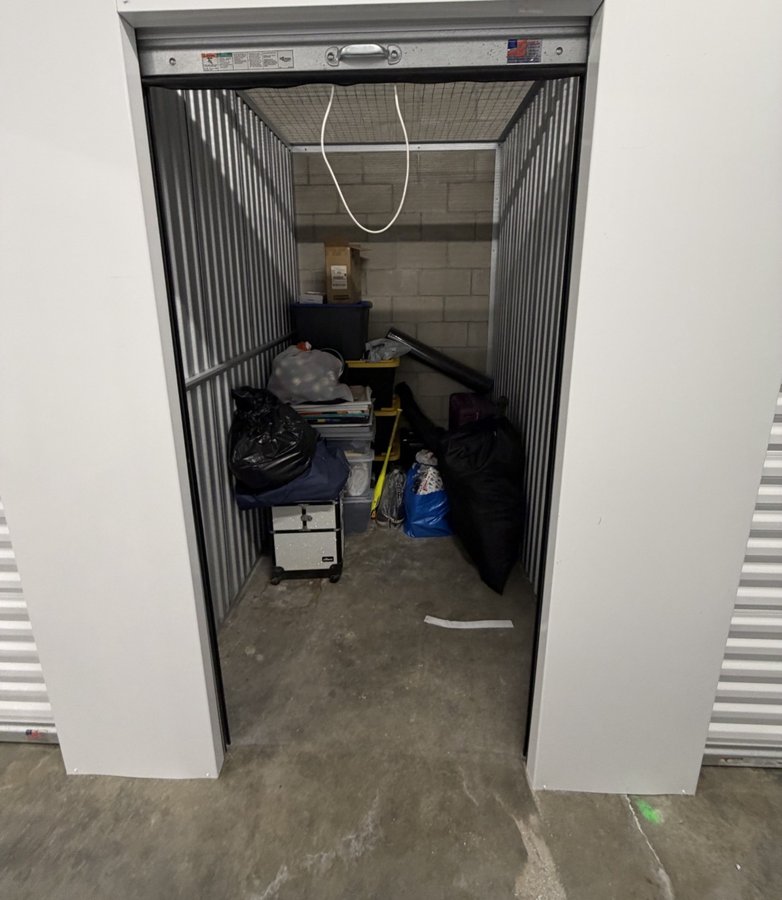 5 x 7 storage unit in Los Angeles, CA