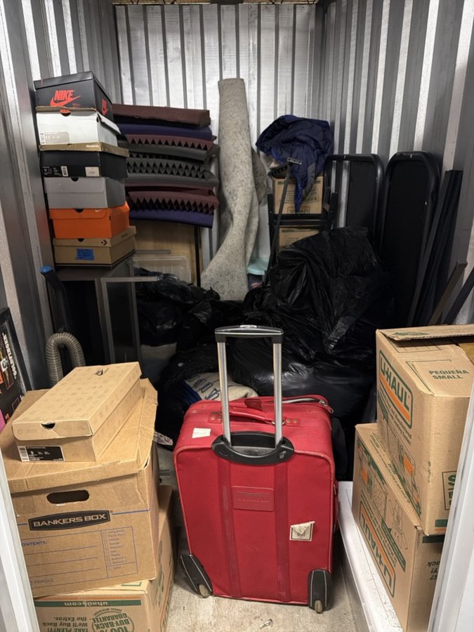 5 x 10 storage unit in Falls Church, VA