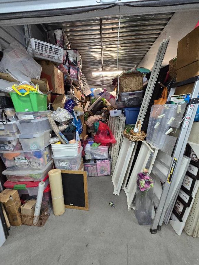 10 x 33 storage unit in Los Angeles, CA