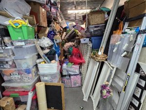 10 x 33 storage unit in Los Angeles, CA