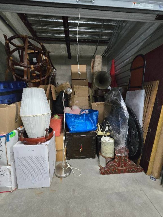10 x 10 storage unit in Los Angeles, CA