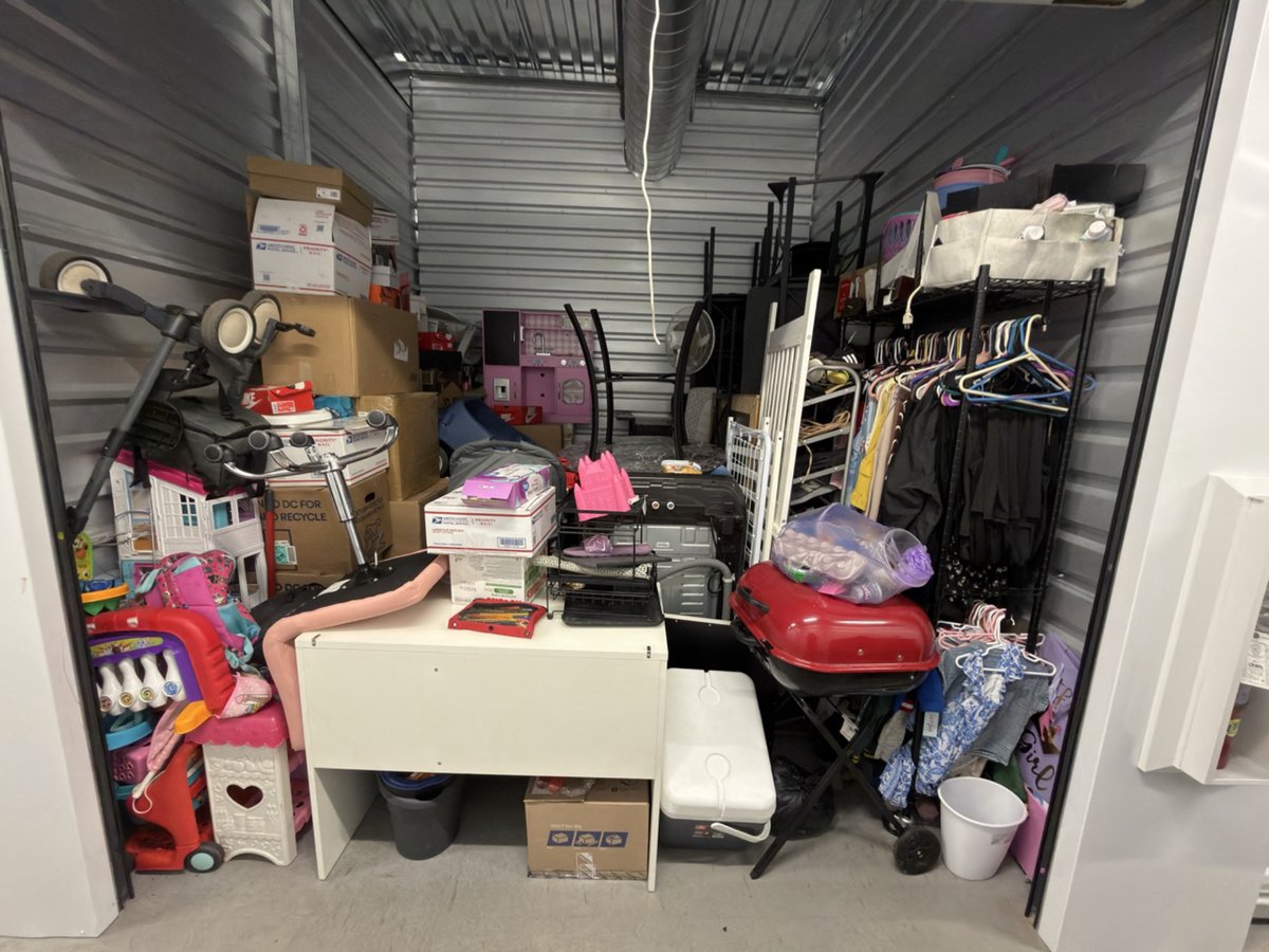 10 x 10 storage unit in Monterey Park, CA