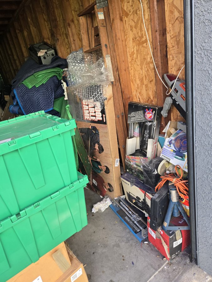 10 x 25 storage unit in Hawthorne, CA