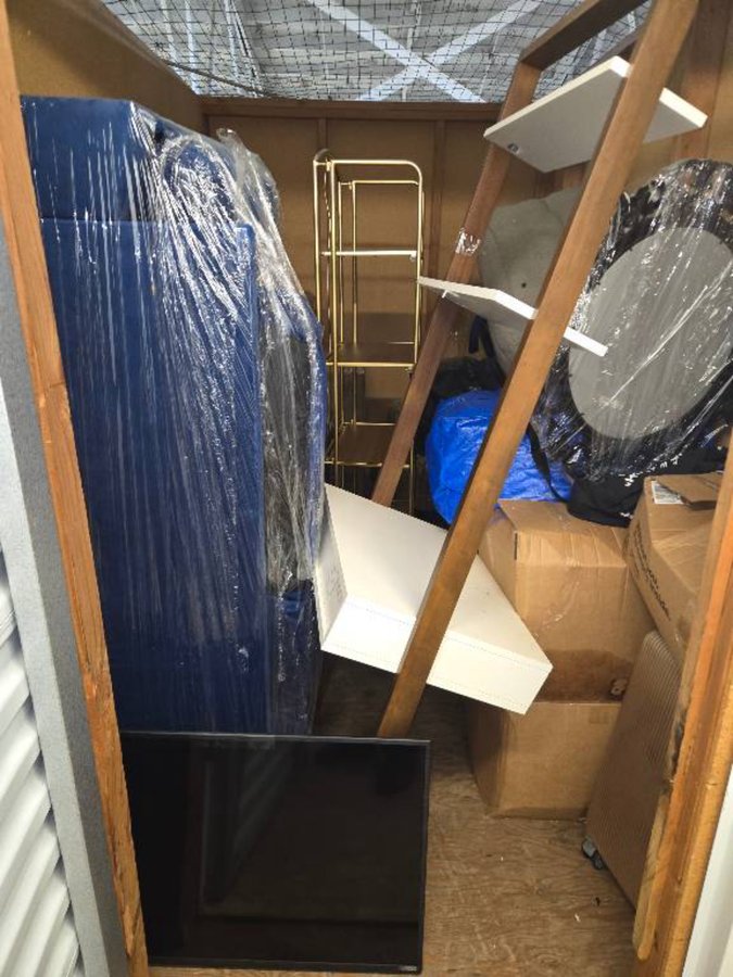 6 x 10 storage unit in Santa Monica, CA