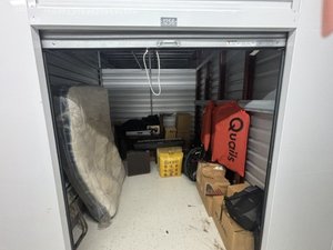 10 x 10 storage unit in Garden City Park, NY