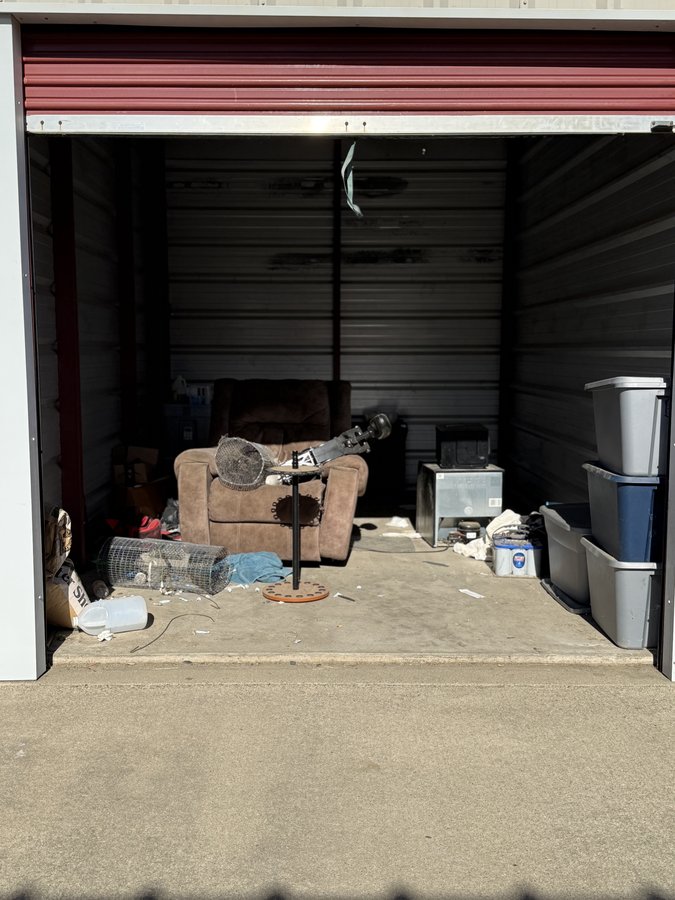 10 x 15 storage unit in Linda, CA