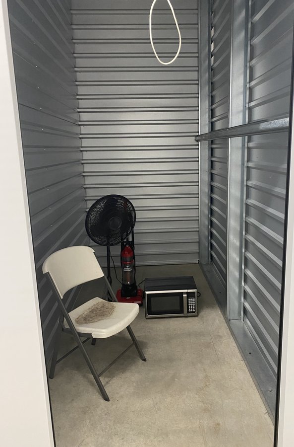 5 x 10 storage unit in Edgewood, WA