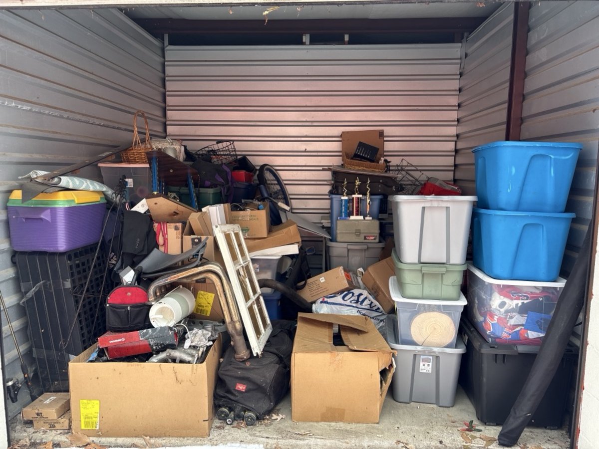 10 x 10 storage unit in Morganville, NJ