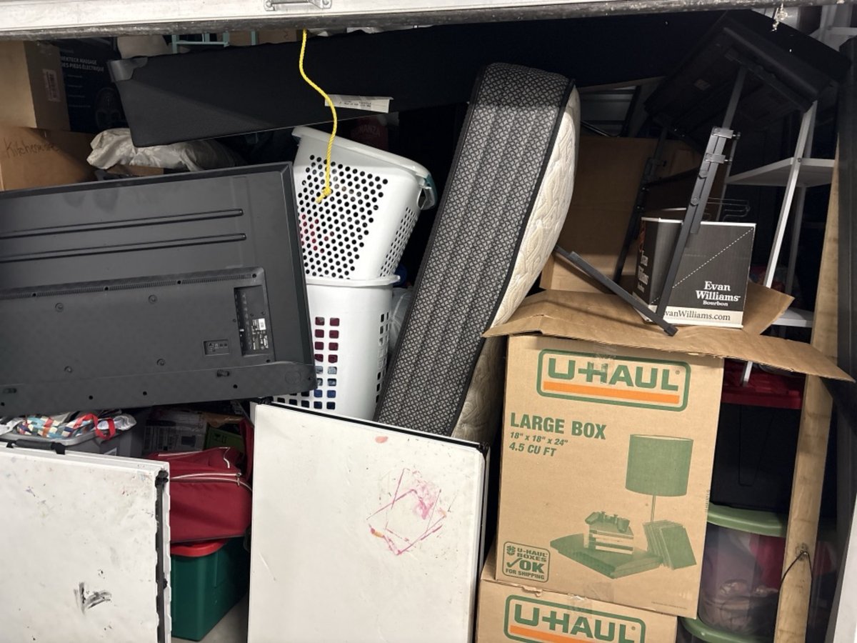7 x 10 storage unit in Morganville, NJ