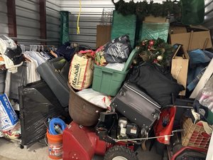 7 x 10 storage unit in Morganville, NJ