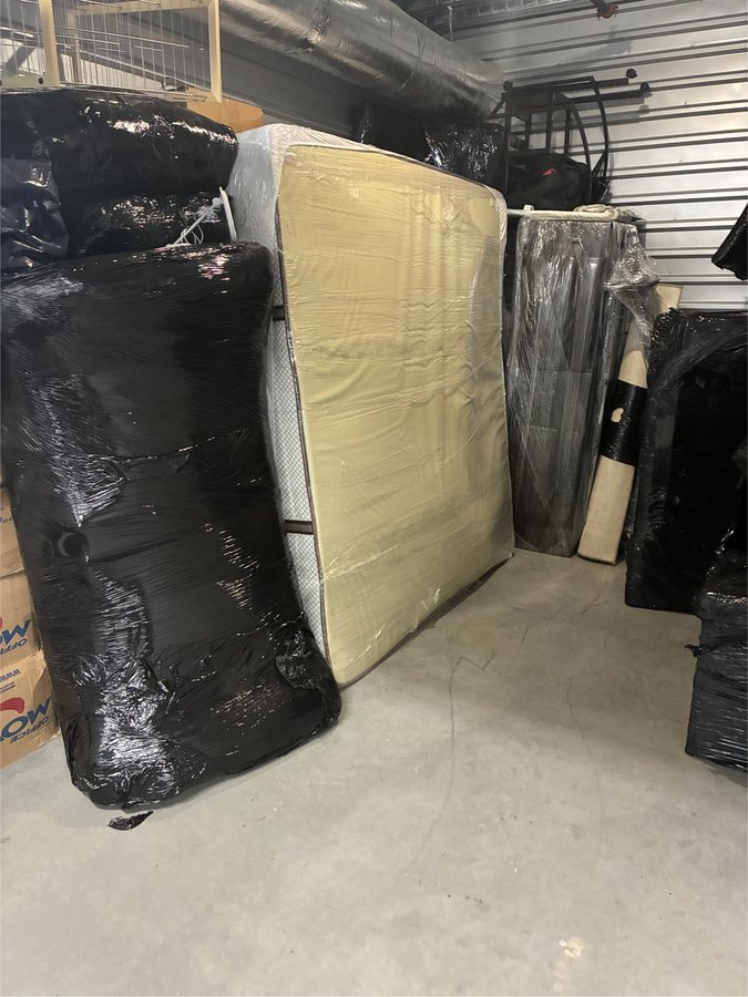 10 x 15 storage unit in Rockville, MD