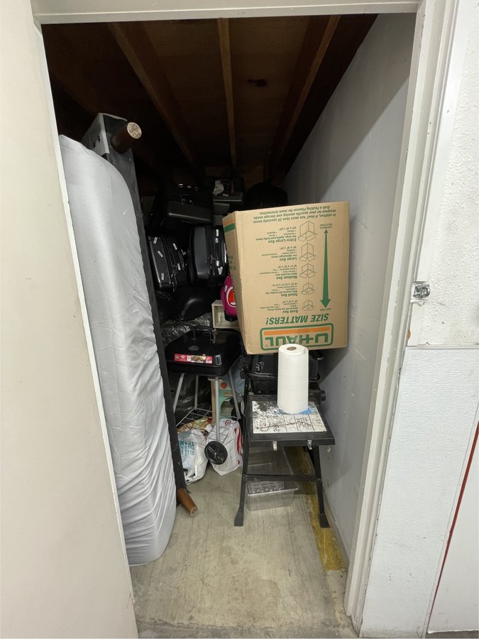 9 x 10 storage unit in Van Nuys, CA