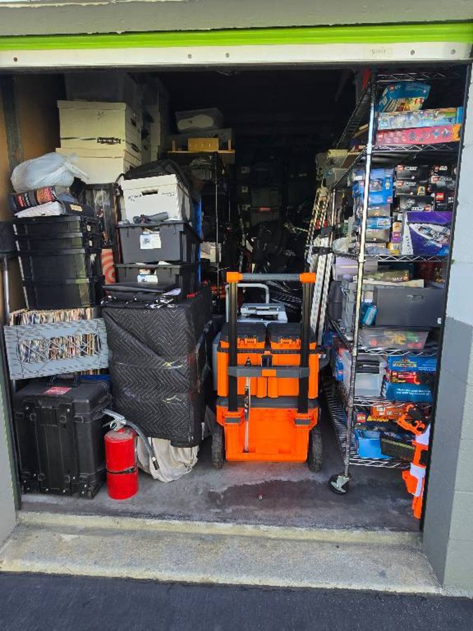 10 x 15 storage unit in Gardena, CA