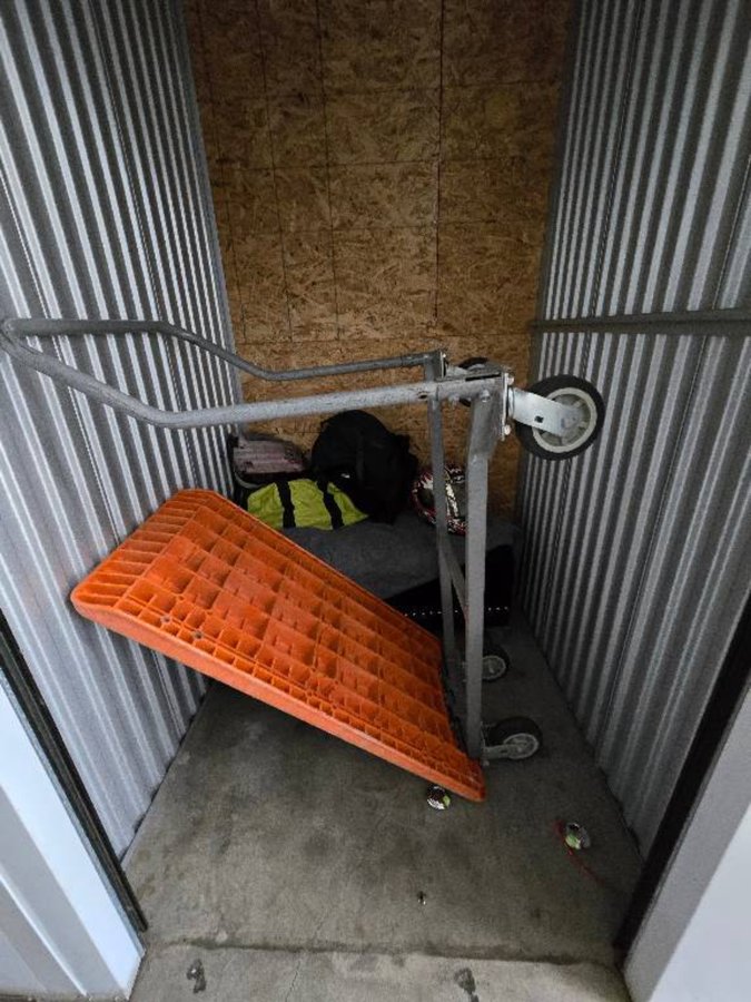 5 x 5 storage unit in Gardena, CA