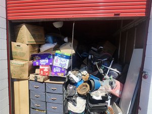 10 x 10 storage unit in Visalia, CA