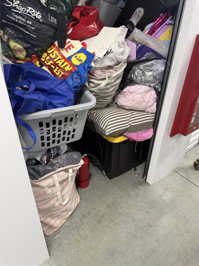 5 x 10 storage unit in West Berlin, NJ