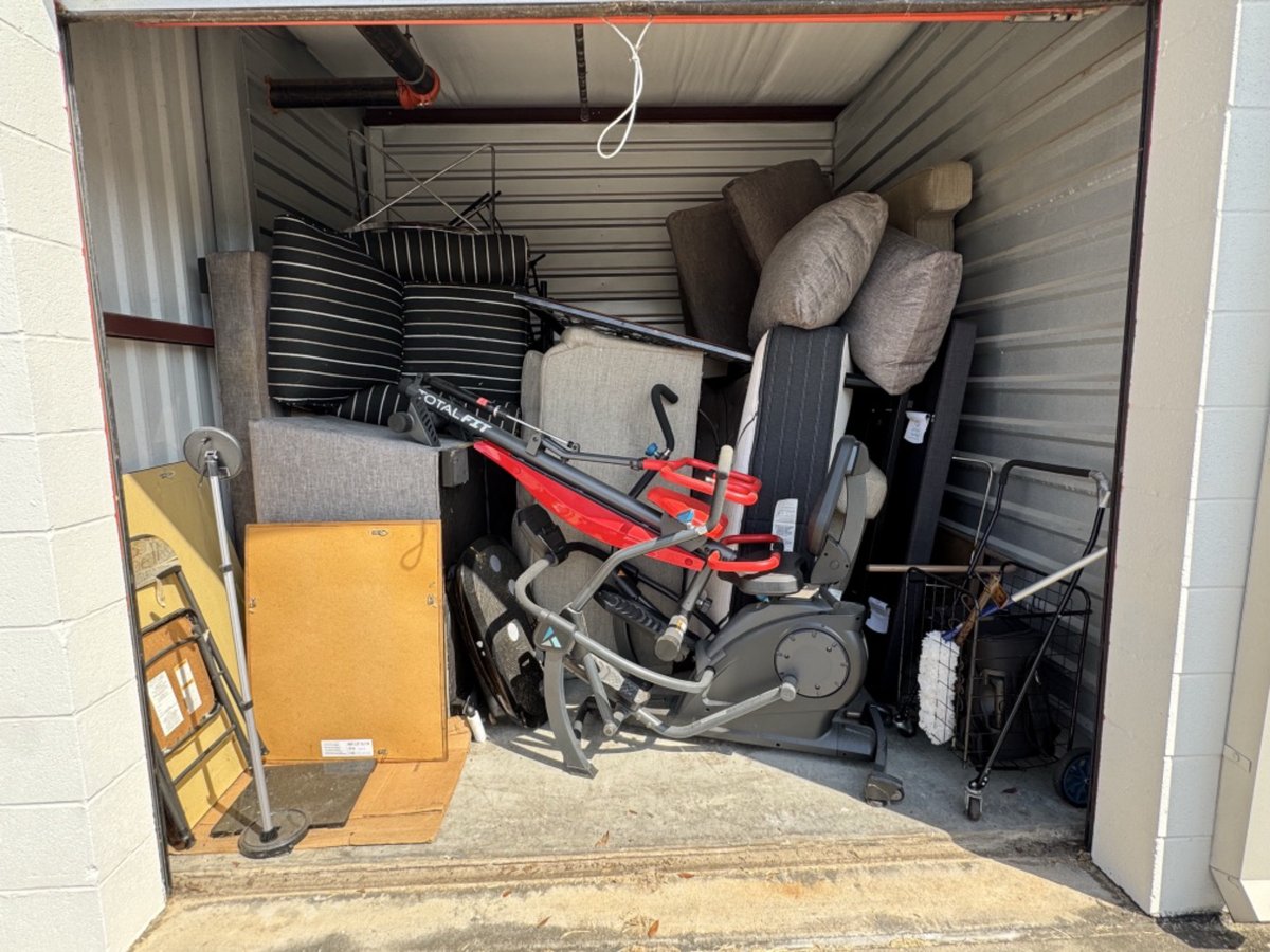 10 x 10 storage unit in Cypress , TX