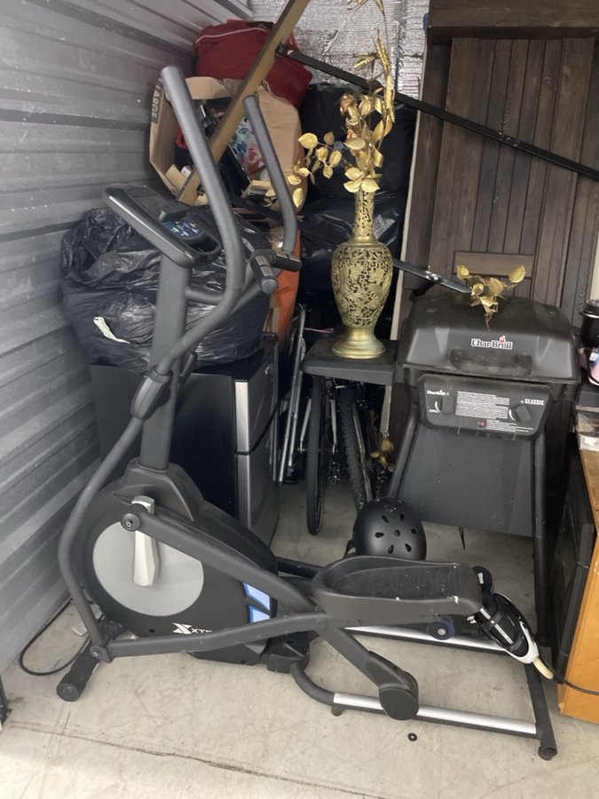 10 x 10 storage unit in Burlington, NJ