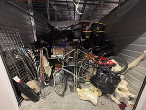 10 x 10 storage unit in North Hollywood, CA