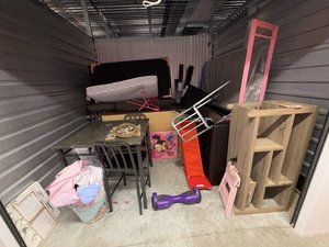 10 x 10 storage unit in North Hollywood, CA