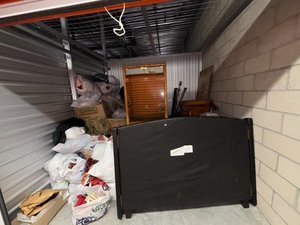 10 x 10 storage unit in North Hollywood, CA