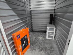 5 x 8 storage unit in Savannah, GA