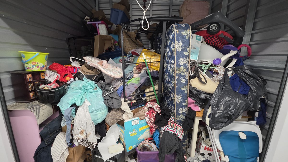 10 x 10 storage unit in Tacoma, WA