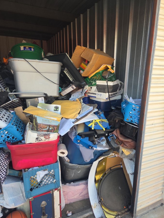 10 x 20 storage unit in Sacramento, CA