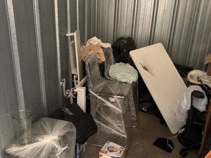10 x 10 storage unit in Sacramento, CA