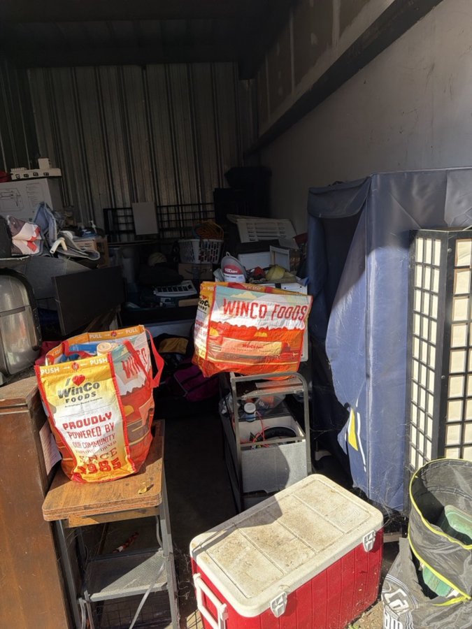 10 x 20 storage unit in Sacramento, CA
