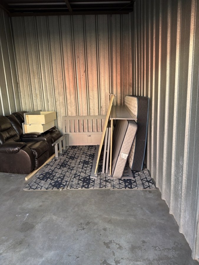 10 x 15 storage unit in Sacramento, CA