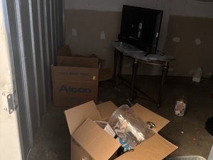 10 x 10 storage unit in Sacramento, CA